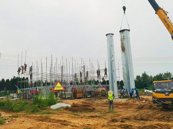 陇东至山东特高压直流受端500千伏配套工程跨越瓦日铁路K907+294处架设电力线路施工